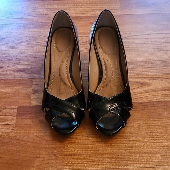Shoes - Picture 1 of 3